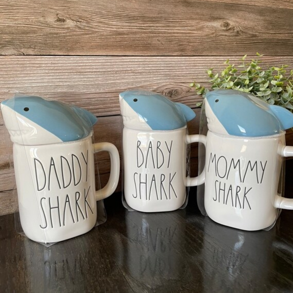 Rae Dunn MOMMY SHARK/ DADDY SHARK/ BABY SHARK Mug Set NWOT